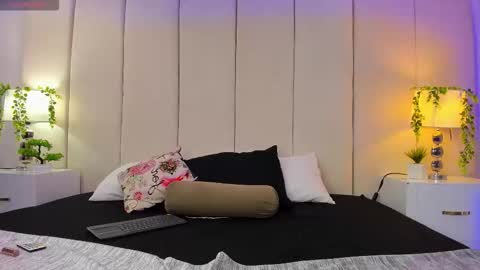 Rousee  online show from December 1, 2025, 1:54 am