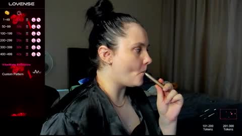 Snapshot of alanabrox chatting on November 5, 2025, 12:21 am Julia online show from November 5, 2025, 12:21 am