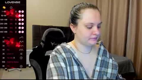 Snapshot of alanabrox chatting on December 15, 2025, 12:26 am Julia online show from December 15, 2025, 12:26 am