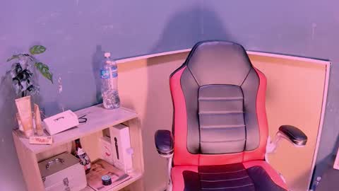 Snapshot of alanadelray chatting on February 25, 2025, 9:31 am alanadelray online show from February 25, 2025, 9:31 am