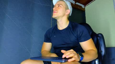 Snapshot of alanferrer chatting on May 8, 2026, 10:09 am Alan Ferrer online show from May 8, 2026, 10:09 am