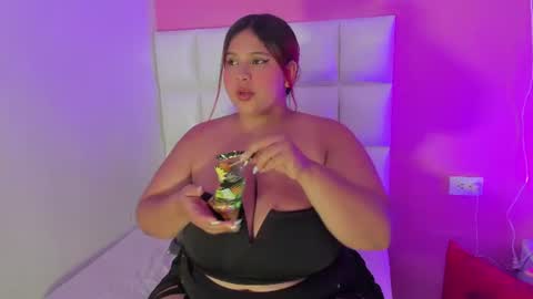 Snapshot of alanna_hot3 chatting on June 25, 2026, 8:02 pm Ana online show from June 25, 2026, 8:02 pm