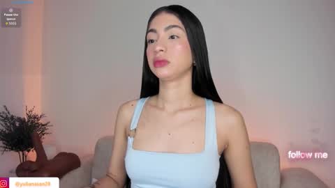 Snapshot of alannah__ chatting on November 19, 2025, 11:10 am online show from November 19, 2025, 11:10 am