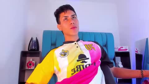 Snapshot of alannaughty_ chatting on January 15, 2025, 6:43 am alannaughty_ online show from January 15, 2025, 6:43 am