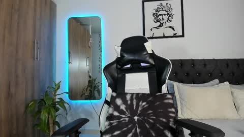 Snapshot of alannaughty_ chatting on May 14, 2026, 2:40 am alannaughty_ online show from May 14, 2026, 2:40 am