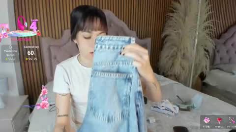 Snapshot of alaskaflowers_ chatting on June 28, 2026, 6:41 am Alaska online show from June 28, 2026, 6:41 am