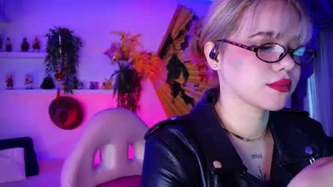 Snapshot of albaandthayron chatting on July 14, 2026, 12:11 pm albaandthayron online show from July 14, 2026, 12:11 pm
