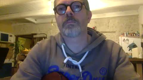 Snapshot of albandant chatting on December 16, 2025, 9:42 pm albandant online show from December 16, 2025, 9:42 pm