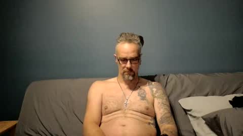 Snapshot of alcura_x chatting on December 20, 2025, 12:01 pm Alex online show from December 20, 2025, 12:01 pm