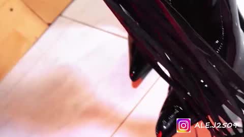 Snapshot of ale_2509 chatting on December 19, 2025, 11:50 am Ale online show from December 19, 2025, 11:50 am