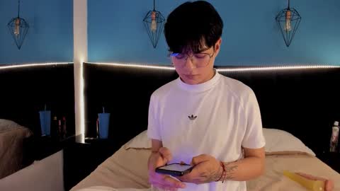 ale_aurarashi online show from September 27, 2025, 4:39 am