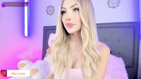 Snapshot of ale_love_ chatting on September 30, 2025, 12:37 am ALE LOVE online show from September 30, 2025, 12:37 am