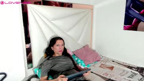 Snapshot of ale_noah_xxx chatting on April 8, 2026, 5:35 pm ale_noah_xxx online show from April 8, 2026, 5:35 pm