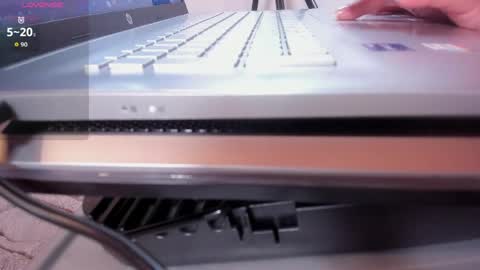 Snapshot of alecxis_ chatting on May 1, 2026, 6:56 pm Alecxis online show from May 1, 2026, 6:56 pm