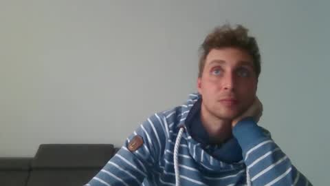 Snapshot of aledewalt chatting on February 7, 2025, 1:43 pm call me on skp alexdewalt online show from February 7, 2025, 1:43 pm