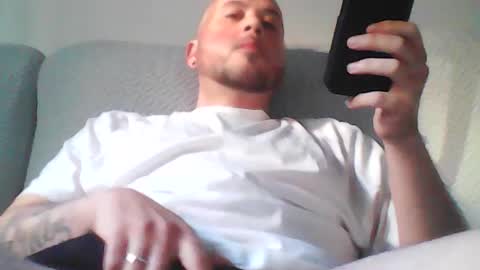 Snapshot of aleeexxxx4u chatting on April 20, 2026, 7:44 am aleeexxxx4u online show from April 20, 2026, 7:44 am
