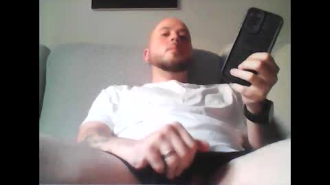 Snapshot of aleeexxxx4u chatting on May 4, 2026, 6:42 am aleeexxxx4u online show from May 4, 2026, 6:42 am