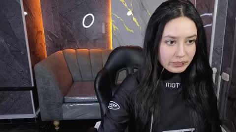 Snapshot of aleja05_b chatting on October 23, 2025, 9:13 pm aleja online show from October 23, 2025, 9:13 pm