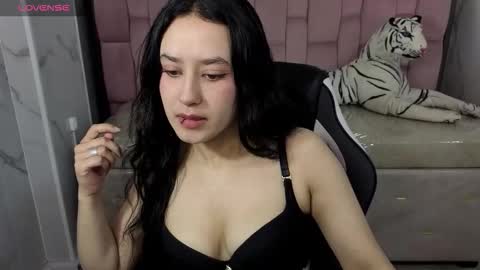 Snapshot of aleja05_b chatting on November 9, 2025, 12:47 pm aleja online show from November 9, 2025, 12:47 pm