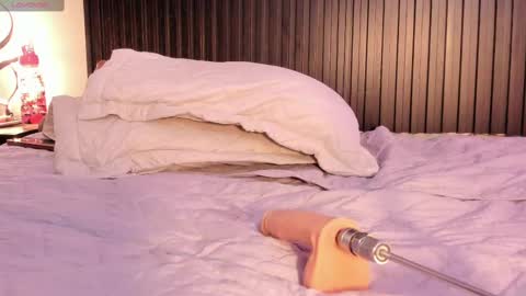 aleja__slav3 online show from March 4, 2025, 9:18 am