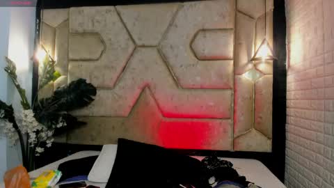 aleja__slav3 online show from May 5, 2026, 9:23 pm