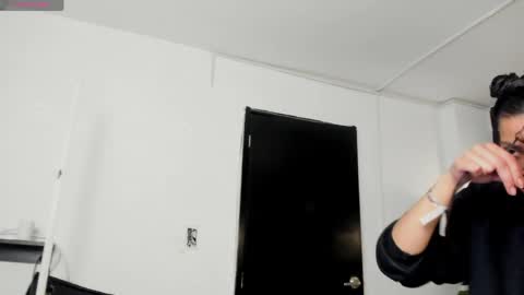 aleja__slav3 online show from May 15, 2026, 9:11 pm