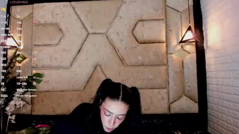aleja__slav3 online show from June 4, 2026, 10:05 pm