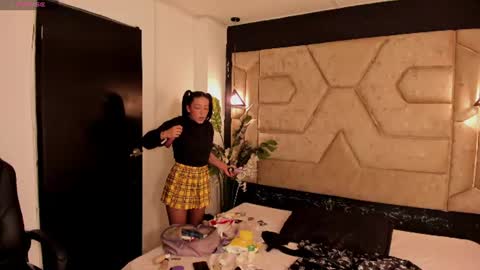 aleja__slav3 online show from June 11, 2026, 9:57 pm