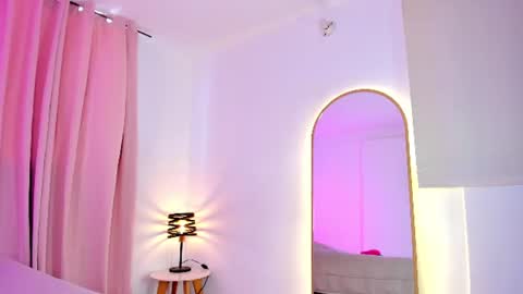 Snapshot of aleja_arango chatting on July 6, 2026, 7:05 pm Alejandra Arango online show from July 6, 2026, 7:05 pm