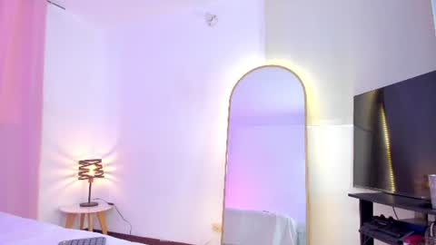 Snapshot of aleja_arango chatting on August 6, 2026, 7:27 pm Alejandra Arango online show from August 6, 2026, 7:27 pm