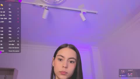 Alejandra online show from April 15, 2026, 11:28 am
