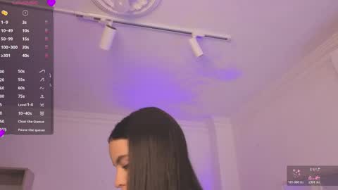 Alejandra online show from April 23, 2026, 11:20 am