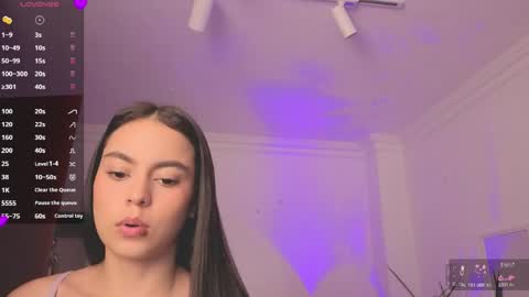 Alejandra online show from April 27, 2026, 11:19 am