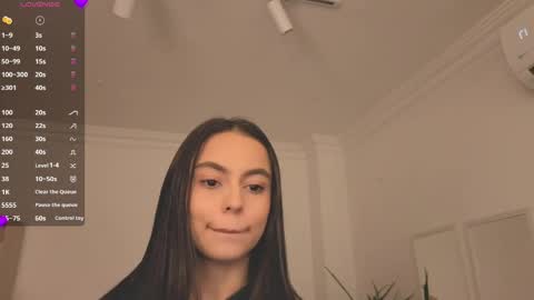 Alejandra online show from May 5, 2026, 11:18 am