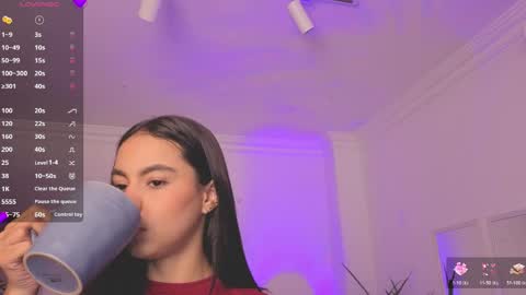 Alejandra online show from May 28, 2026, 11:29 am
