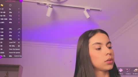 Alejandra online show from June 5, 2026, 11:38 am