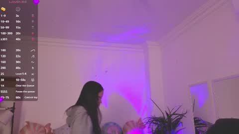 Alejandra online show from June 17, 2026, 11:01 am