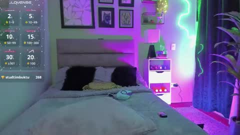 Snapshot of alejaaqueen_ chatting on September 10, 2025, 12:10 am Aleja Queen online show from September 10, 2025, 12:10 am