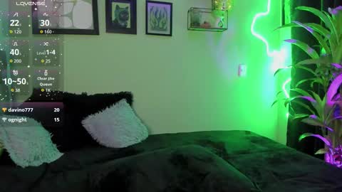 Snapshot of alejaaqueen_ chatting on October 3, 2025, 11:57 pm Aleja Queen online show from October 3, 2025, 11:57 pm