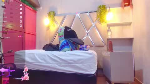 alejandra martins online show from November 19, 2025, 3:39 am