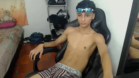 Snapshot of alejandro_cutee chatting on November 25, 2025, 2:22 am alejandro_cutee online show from November 25, 2025, 2:22 am