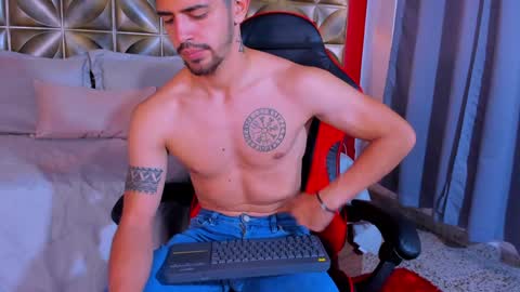 Snapshot of alejandrostorm chatting on February 4, 2025, 9:10 pm Alejo online show from February 4, 2025, 9:10 pm