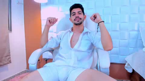 Snapshot of alejandrostorm chatting on February 11, 2025, 8:42 pm Alejo online show from February 11, 2025, 8:42 pm