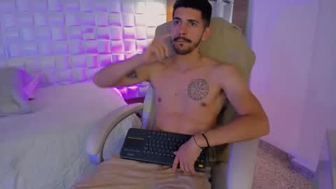 Snapshot of alejandrostorm chatting on October 9, 2025, 8:40 pm Alejo online show from October 9, 2025, 8:40 pm