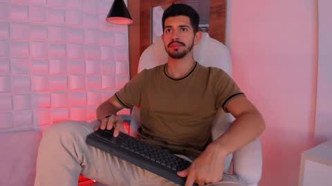 Snapshot of alejandrostorm chatting on October 19, 2025, 3:40 am Alejo online show from October 19, 2025, 3:40 am
