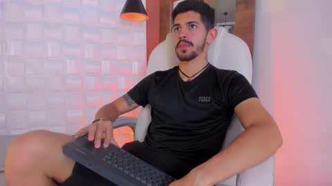 Snapshot of alejandrostorm chatting on October 21, 2025, 9:37 pm Alejo online show from October 21, 2025, 9:37 pm