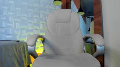 Snapshot of alejandrostorm chatting on October 22, 2025, 9:47 pm Alejo online show from October 22, 2025, 9:47 pm