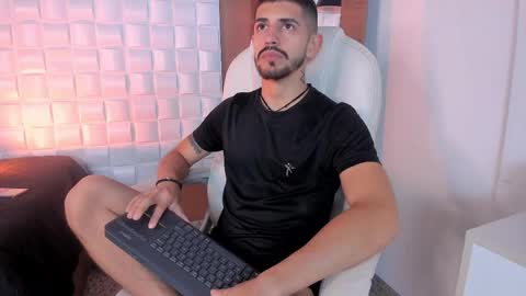 Snapshot of alejandrostorm chatting on October 26, 2025, 2:50 am Alejo online show from October 26, 2025, 2:50 am