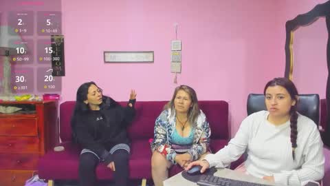 Snapshot of alejita_smithh chatting on November 20, 2025, 2:01 am zoe and Kataleya online show from November 20, 2025, 2:01 am