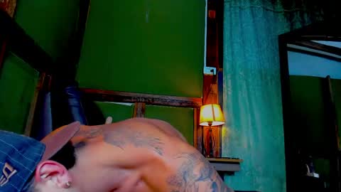 alejo_323__ online show from April 26, 2026, 3:04 am